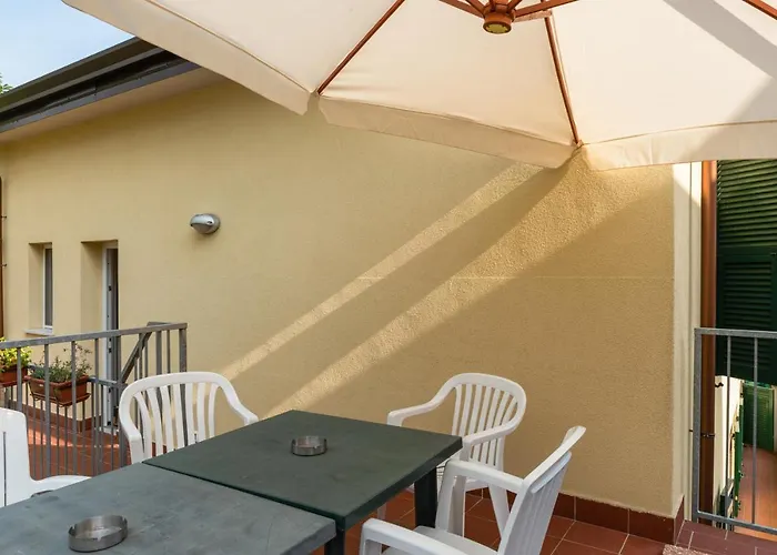 Guesthost - Migliarina Con Terrazzo شقة لا سبيتسْيا