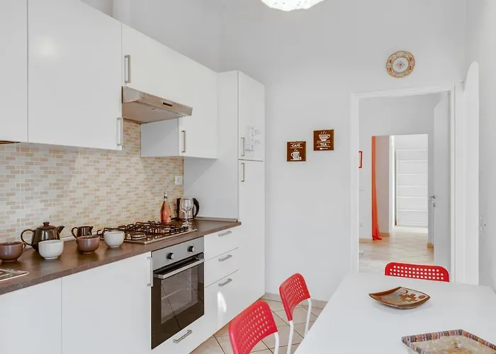 Lägenhet Migliarina Con Terrazzo