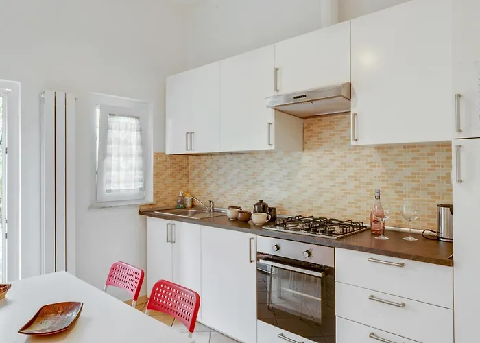 Migliarina Con Terrazzo Lägenhet